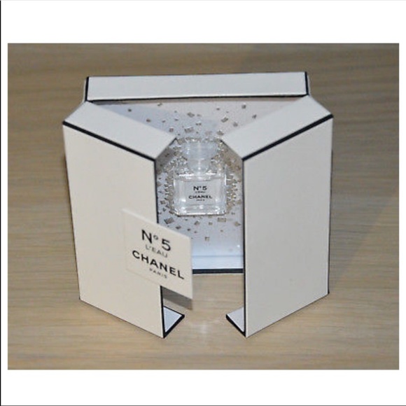 chanel no 5 christmas